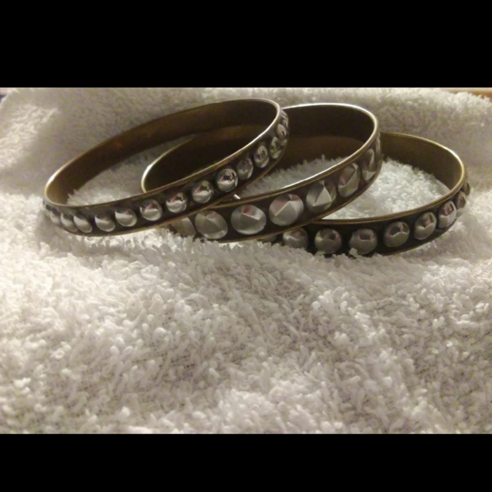 ◇Layered bracelets